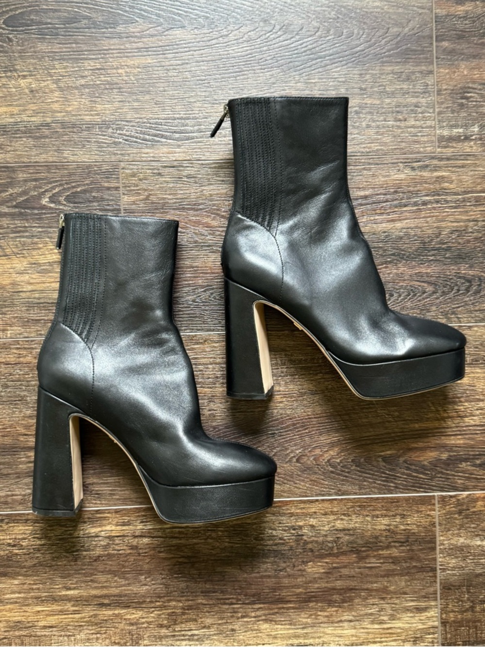 Lola Cruz Leste booties Size 39 Black platform